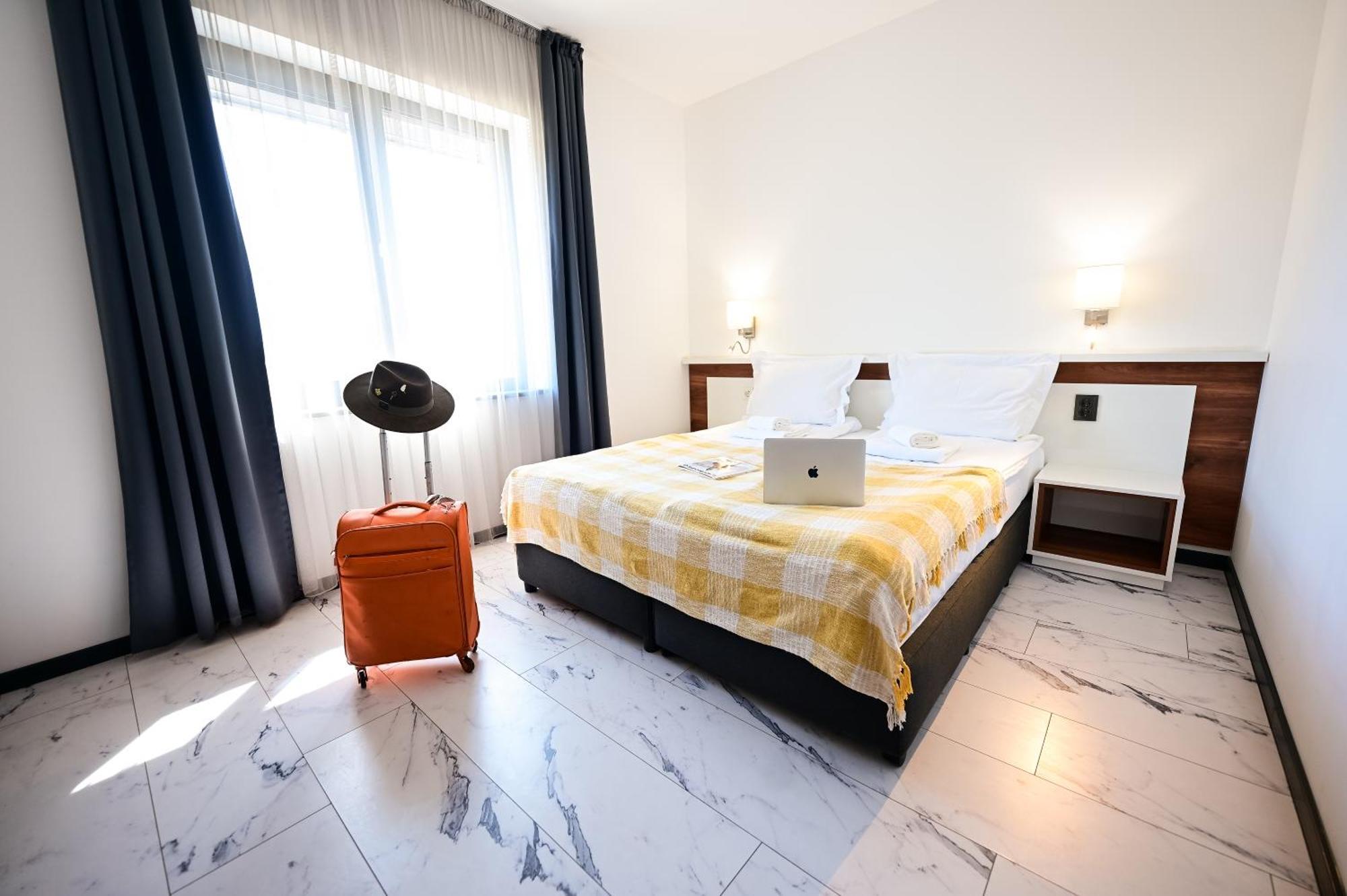 Rubo Hotel Shumen Bagian luar foto