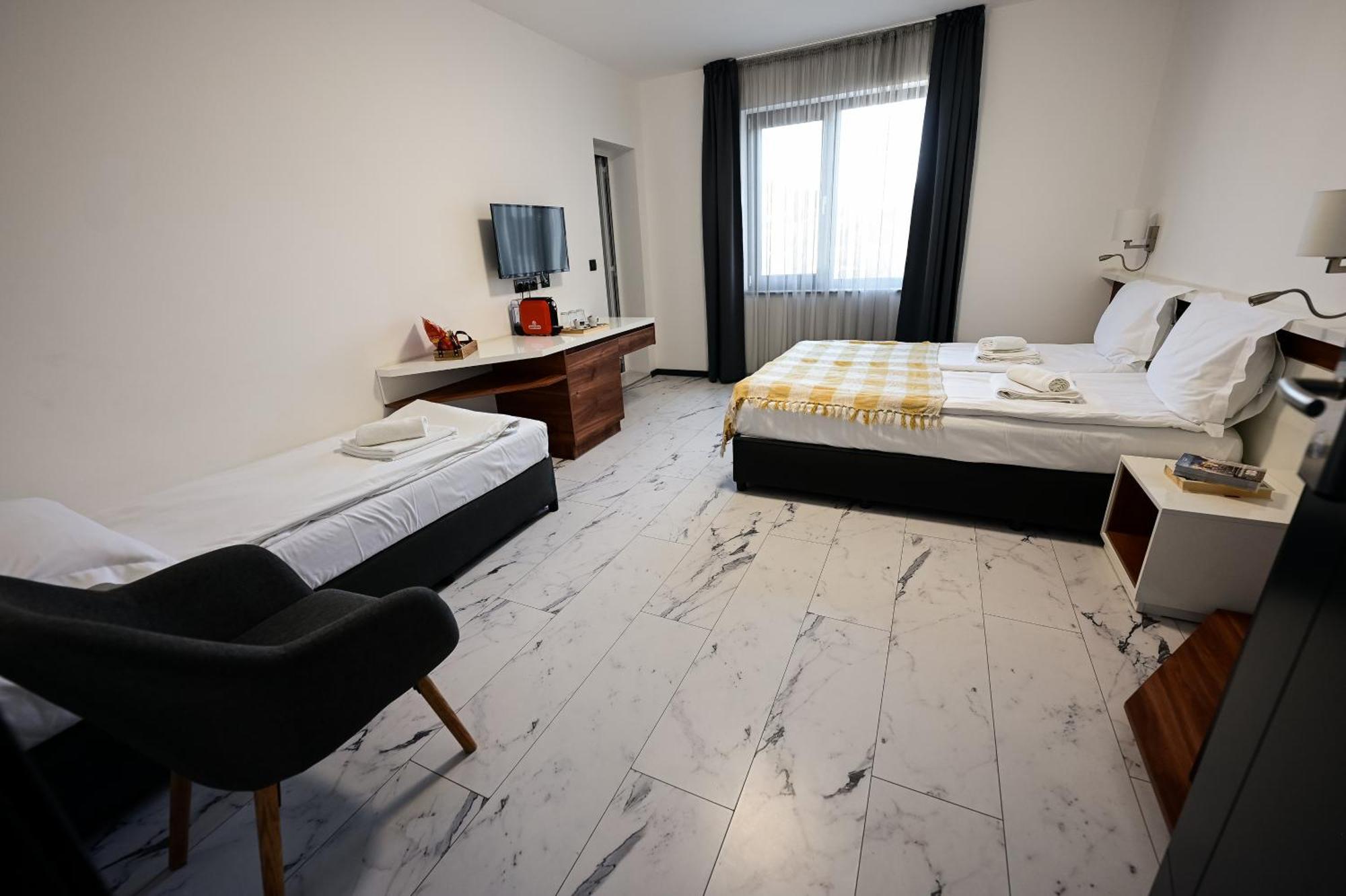 Rubo Hotel Shumen Bagian luar foto